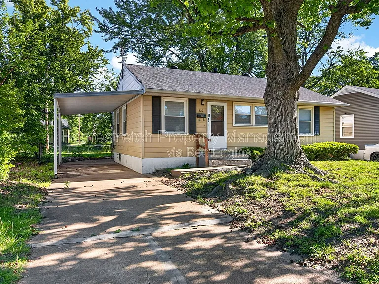 329 Midlothian Rd — Photo 1