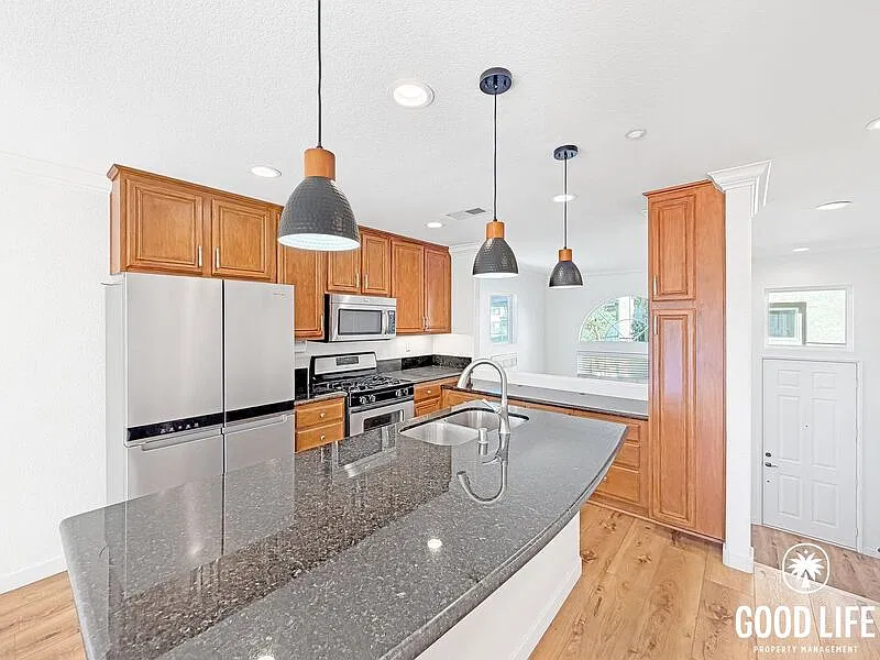 2 bed, 2.5 bath, 1231 sqft, $3,800 — Photo 1