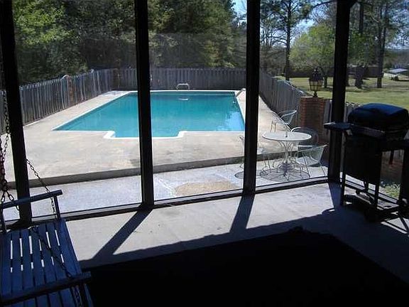 4th image of 4683 Shankle Dr