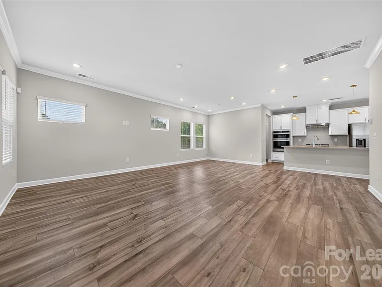 13222 Kenworth Rd — Photo 2