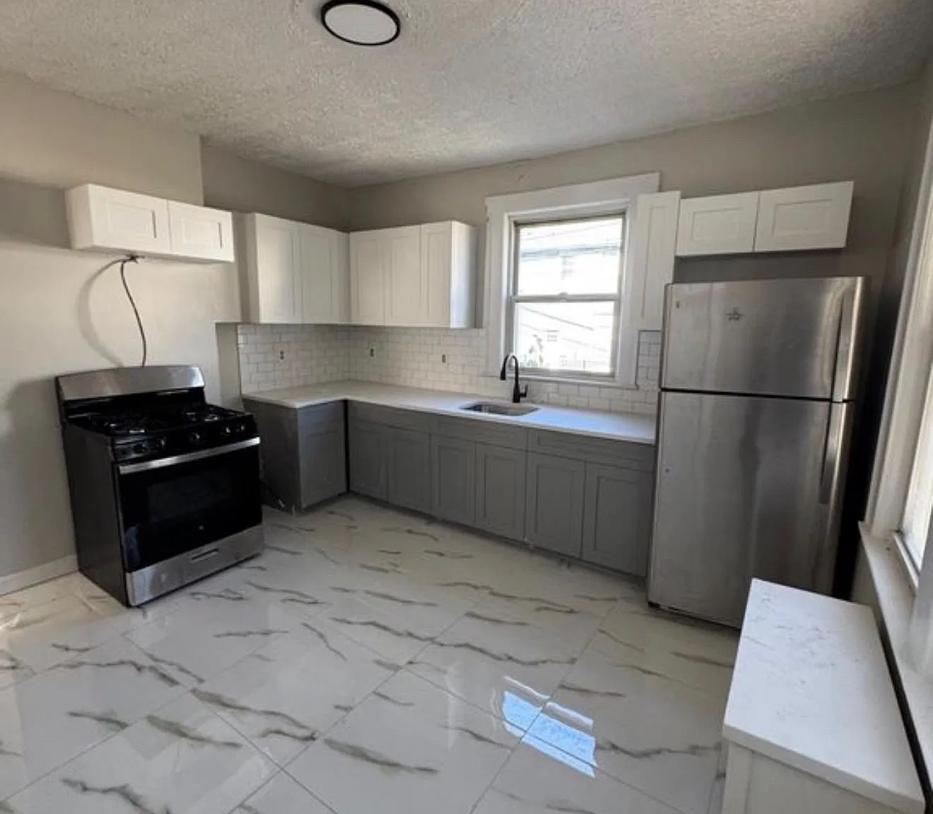 3 bed, $2,200 — Photo 1
