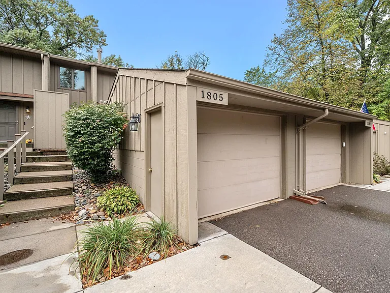 1805 Yuma Ln N — Photo 1
