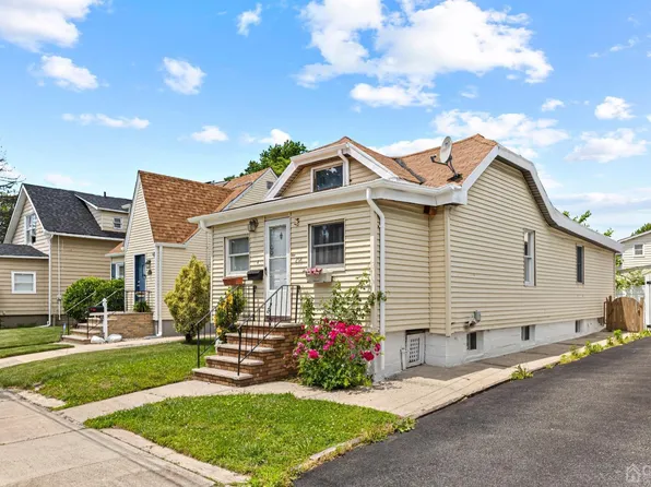 258 Randolph St, Carteret, NJ 07008