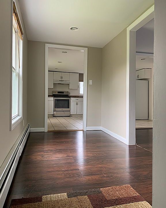 1st image of 1910 Maple Ct