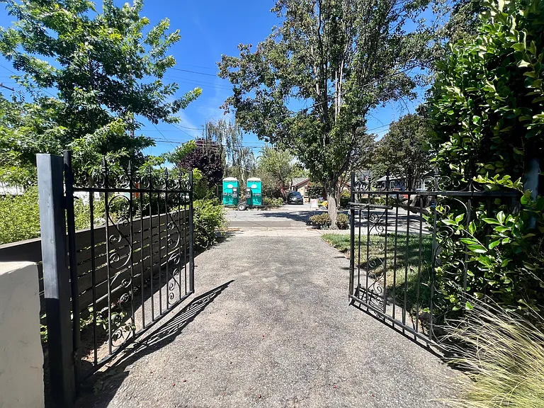 80 S Morrison Ave — Photo 49