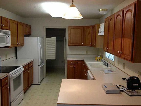 3rd image of 1600 E Union Dr