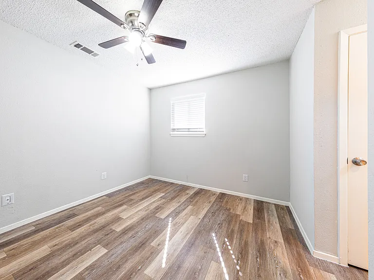 5609 Cougar Dr — Photo 13