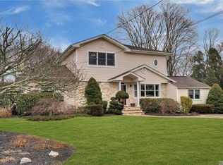 10 Geneva Pl, Greenlawn, NY 11740