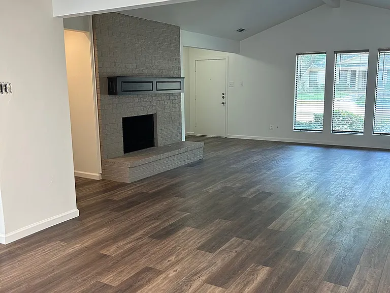 1422 Trowbridge St — Photo 7