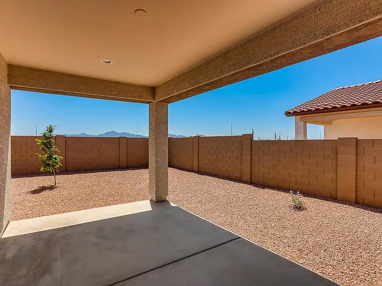 10819 W Lincoln St — Photo 26