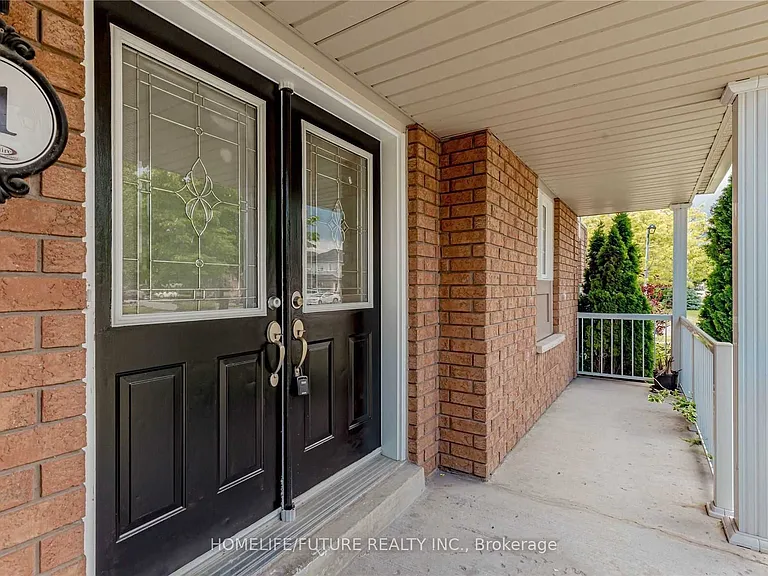 1 Catkins Cres — Photo 3