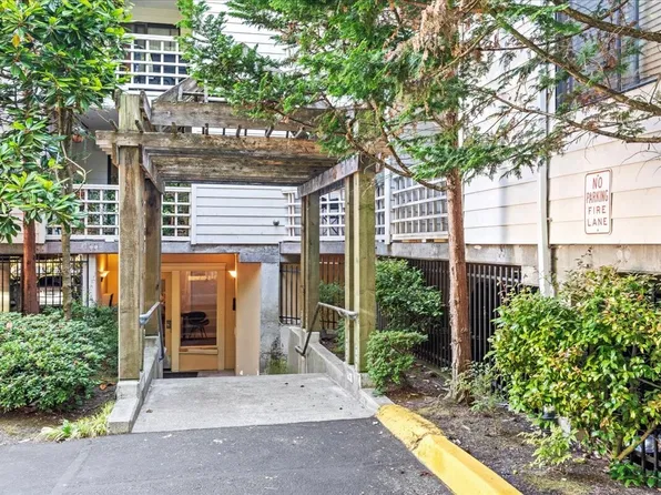 700 N 160th Street #A-309, Shoreline, WA 98133