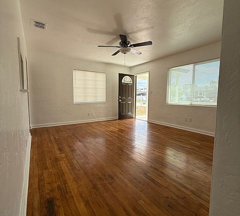 5th image of 4937 36th Ave N