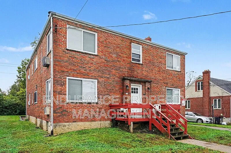1 bed, 1.0 bath, $875 — Photo 2