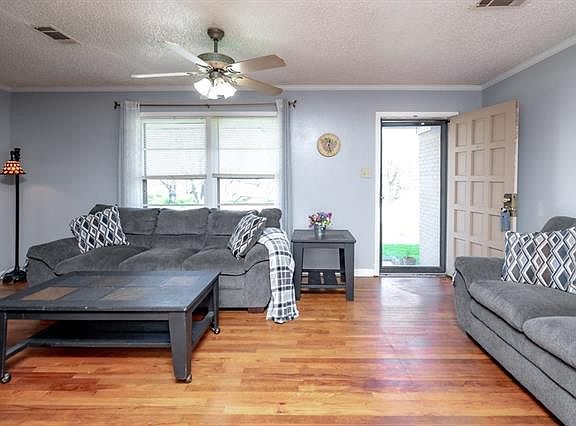 4th image of 6613 Calmont Ave