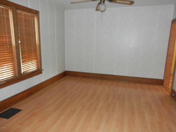 5th image of 315 Lowe St S