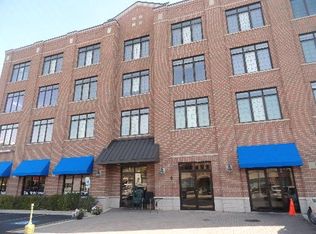 105 W Saint Charles Rd APT 201, Lombard, IL 60148