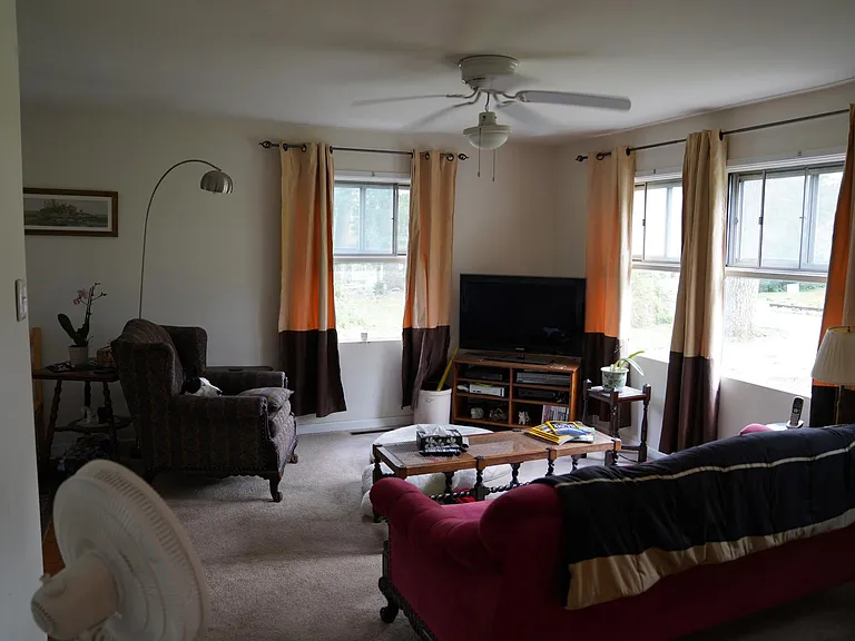 551 Woodside Ave — Photo 3