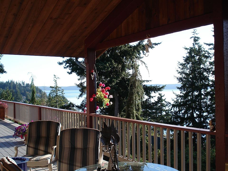 Half-covered deck overlooking Penn Cove