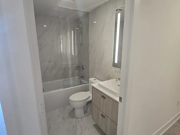 858 Dupont St #Penthouse 32 — Photo 9