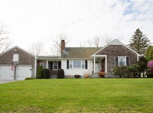 8 Echo Farm Dr, Bristol, RI 02809