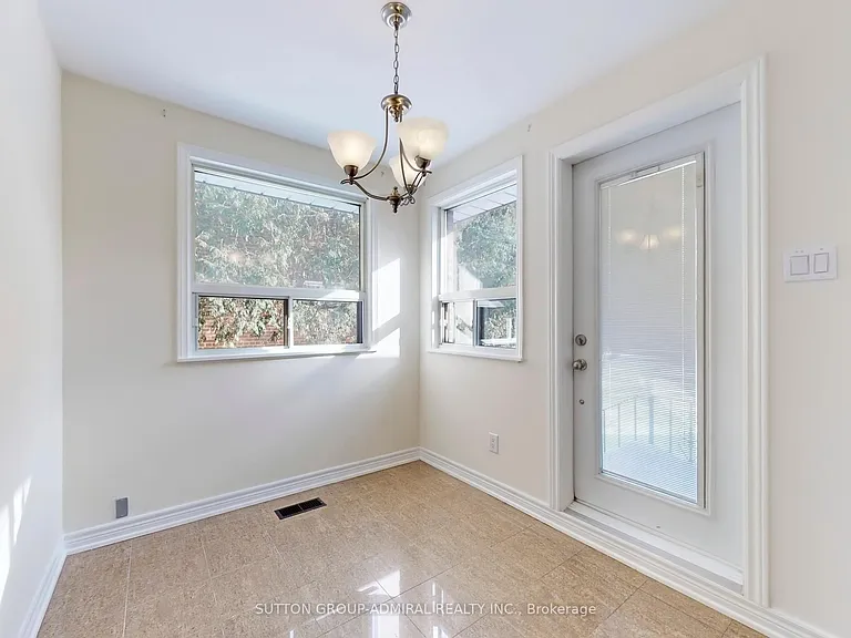 129 Crestwood Rd #UPPER — Photo 13