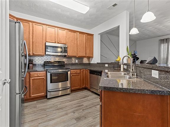 4th image of 22 Rutland Dr