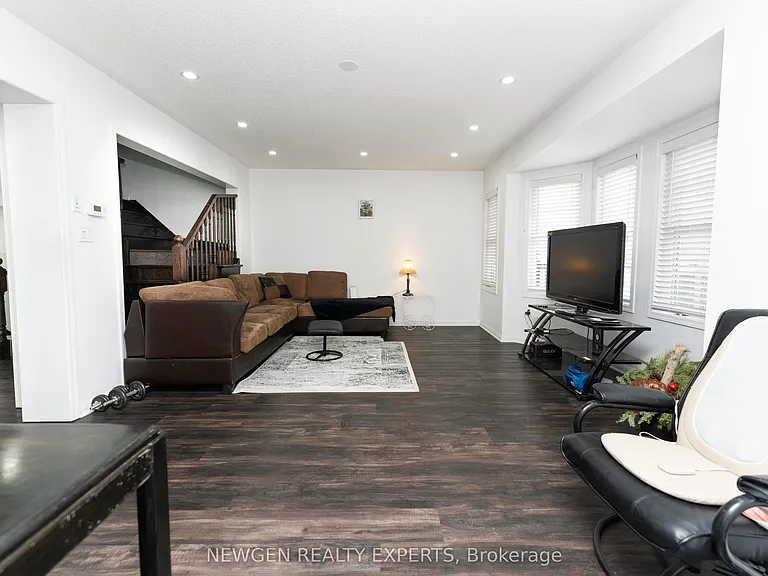 51 Colonel Frank Ching Cres — Photo 20