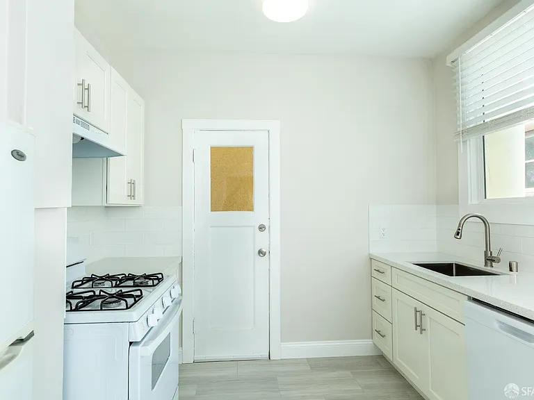 1565 Chestnut St #33 — Photo 3