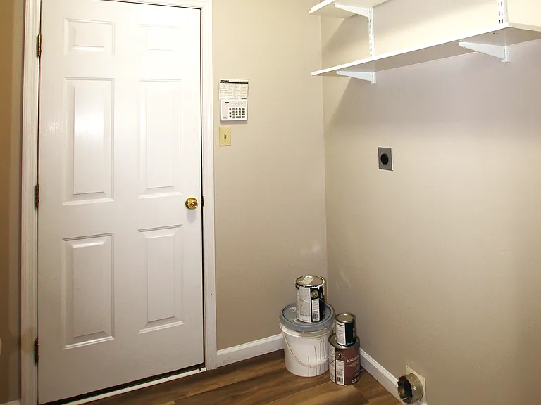 307 Columbia Dr — Photo 7