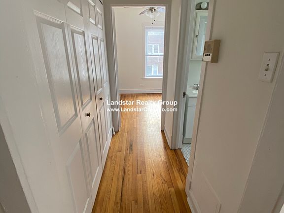 3rd image of 3051 W Gunnison St #1