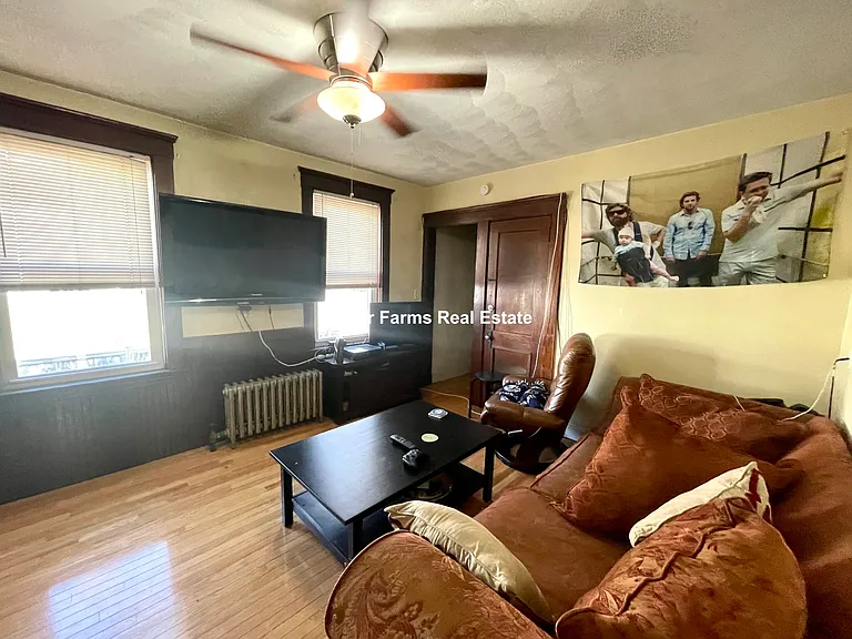 221 Holland St #2R — Photo 16