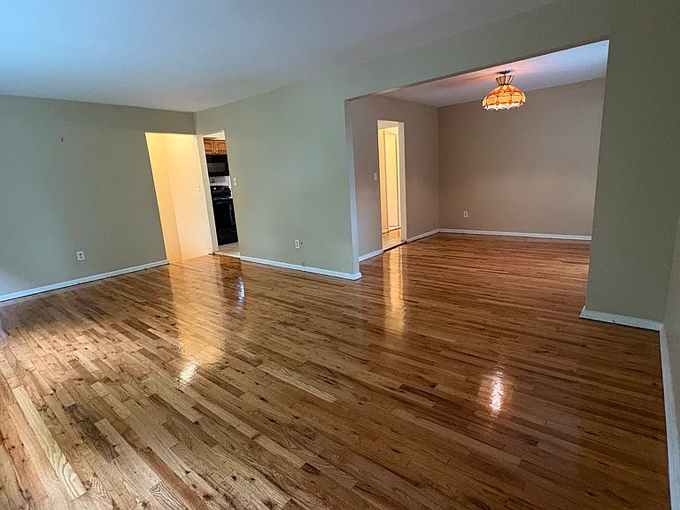 Earle Ave — Photo 8