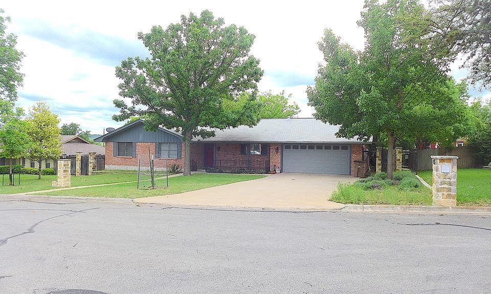 1st image of 202 Sherwood Ln W