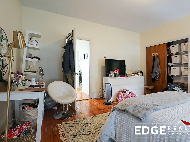 8 Woodmont St — Photo 9