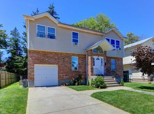 37 Mason St, Hempstead, NY 11550