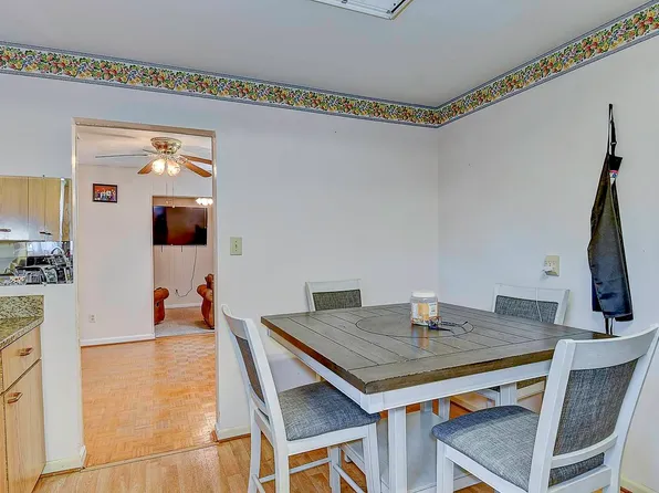 15 Diggs Dr, Hampton, VA 23666