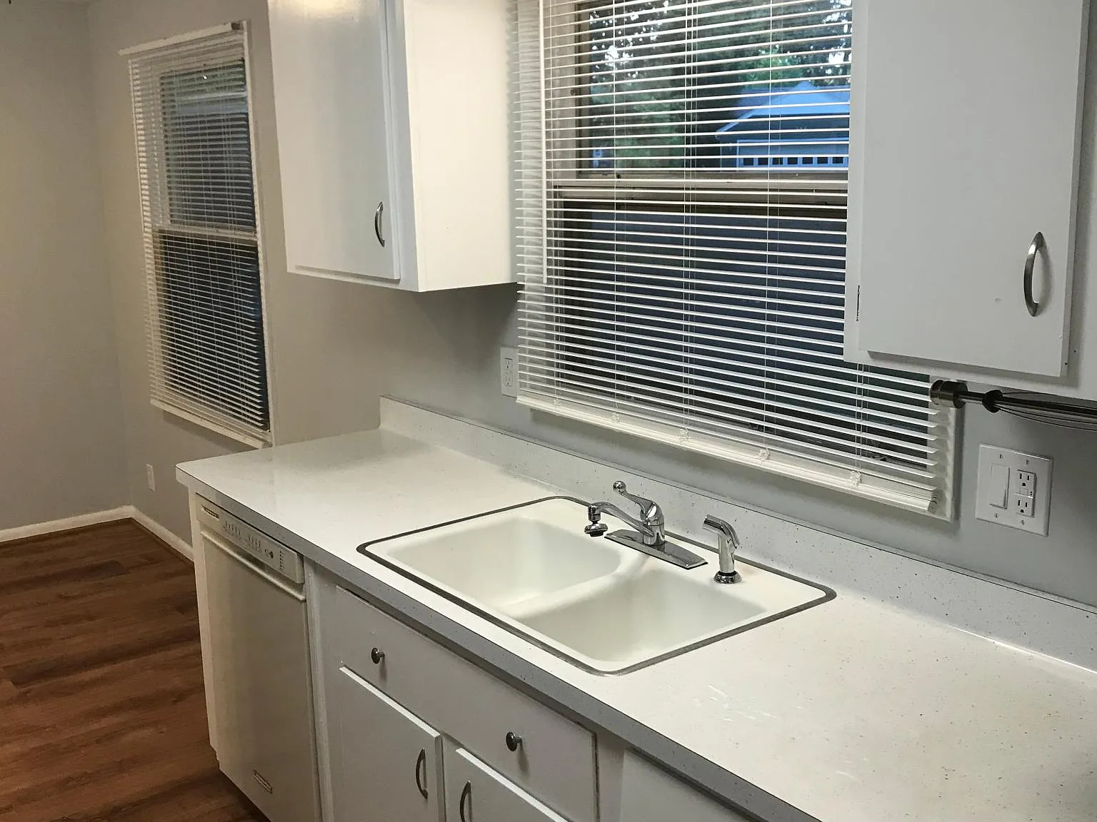 345 Russell Ave — Photo 4
