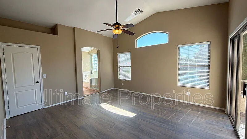 3 bed, 3.0 bath, 1612 sqft, $2,295 — Photo 2