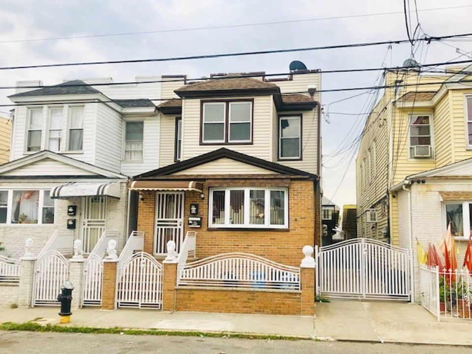 2nd image of 10748 123rd St
