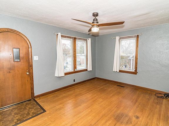 2nd image of 120 Shetland Dr