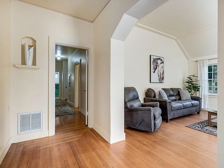 742 Austin Ave — Photo 2