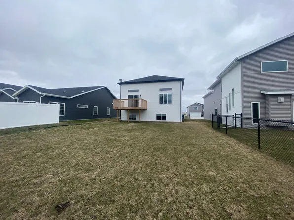 3619 30th St S, Moorhead, MN 56560