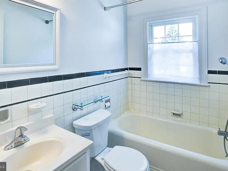 4633 Asbury Pl NW — Photo 12