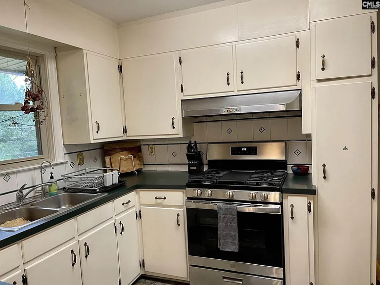 1522 Bradley Dr — Photo 7