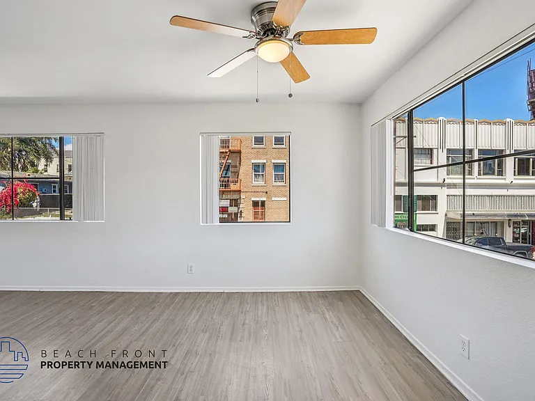 525 W 8th St — Photo 10