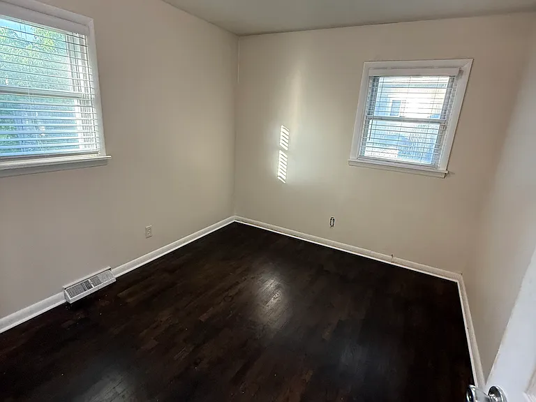 3906 Blackington Ave — Photo 7