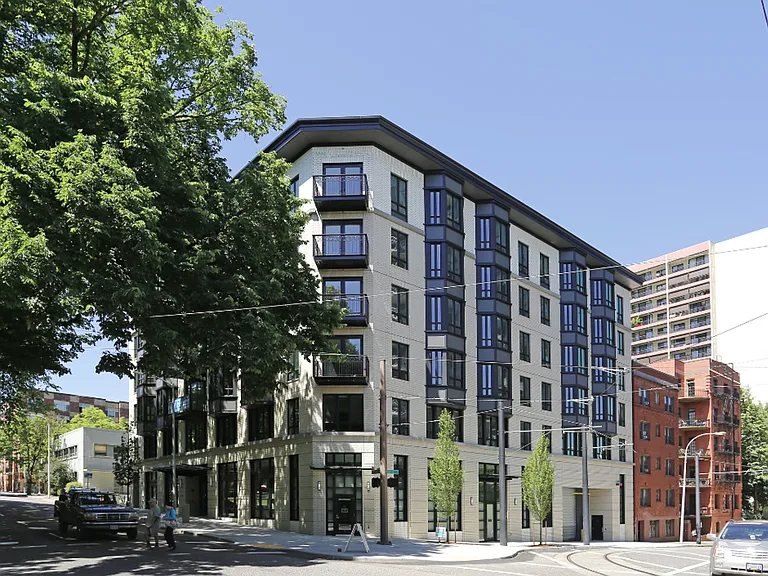 11 Marche Apartments — Photo 28