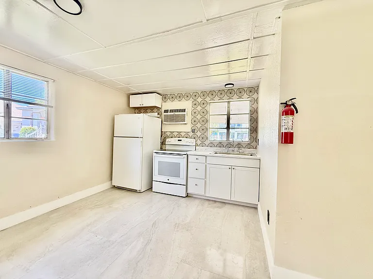 804 W Saint Petersburg Dr #804 — Photo 18