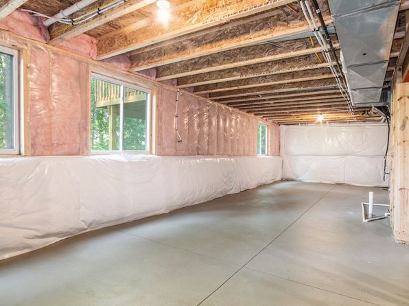 4460 Meadowlane Ct, Burton, MI 48519